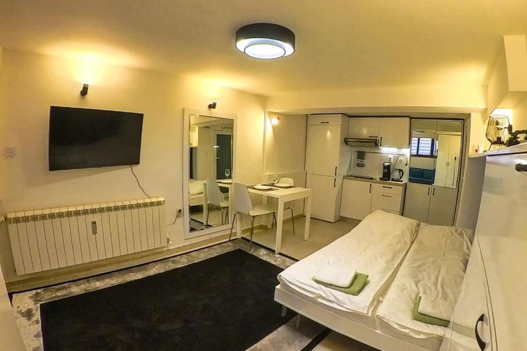 Studio With Courtyard Just Steps Away Vitosha Str Sofia Exterior photo