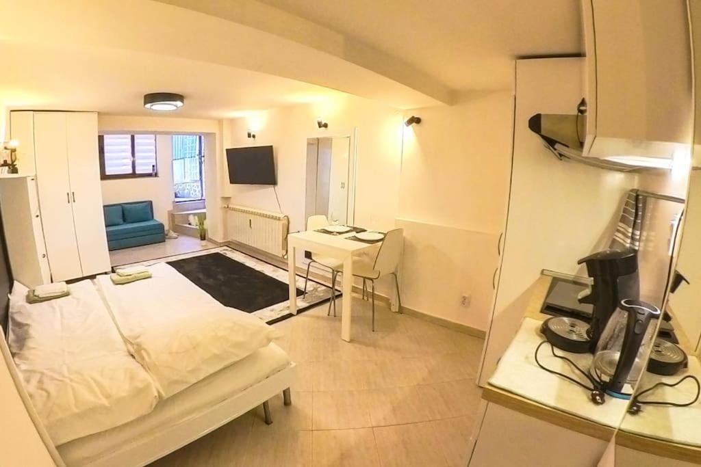 Studio With Courtyard Just Steps Away Vitosha Str Sofia Exterior photo